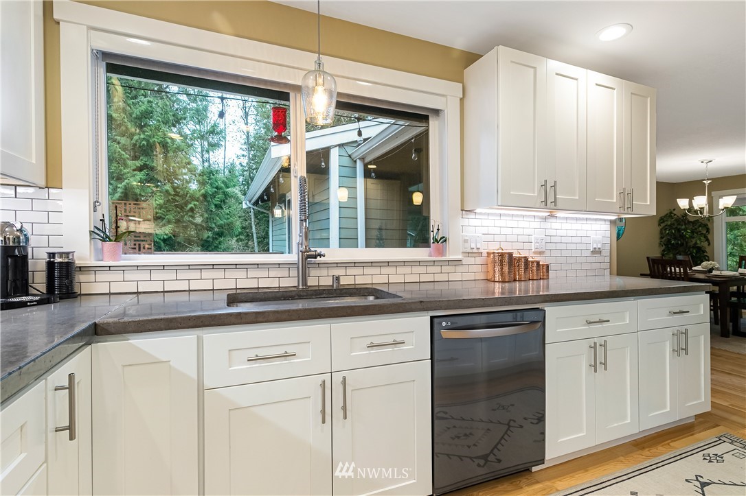 4205 Ridgewood Avenue Bellingham, WA 98229 - Photo 10 of 37 Gallery Image 10