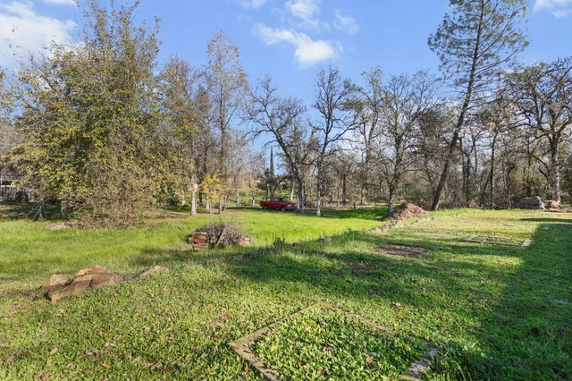 a view of a back yard of the house