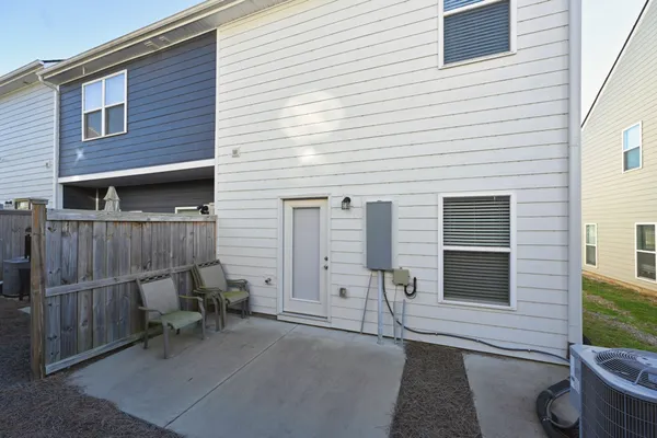a view of a house with backyard