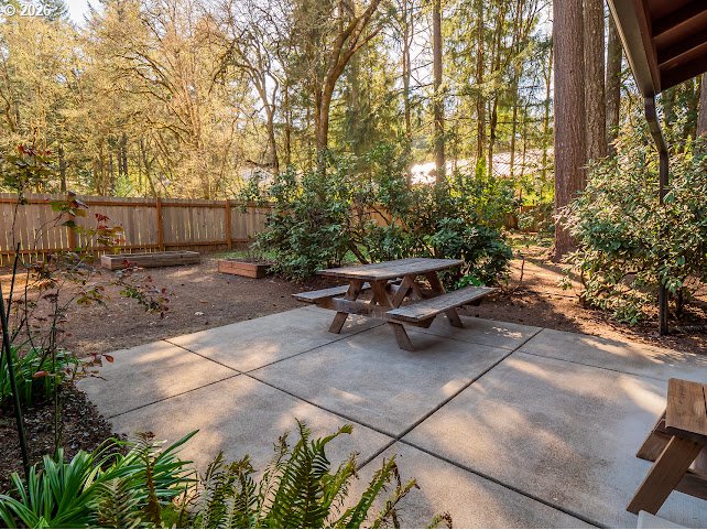 87974 8th Street Veneta, OR 97487 - Photo 18 of 48 a view of outdoor space and garden