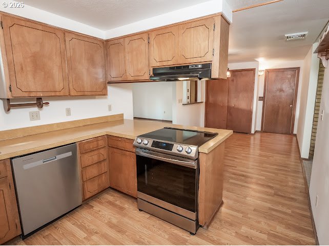 87974 8th Street Veneta, OR 97487 - Photo 25 of 48 a kitchen with a stove and a sink