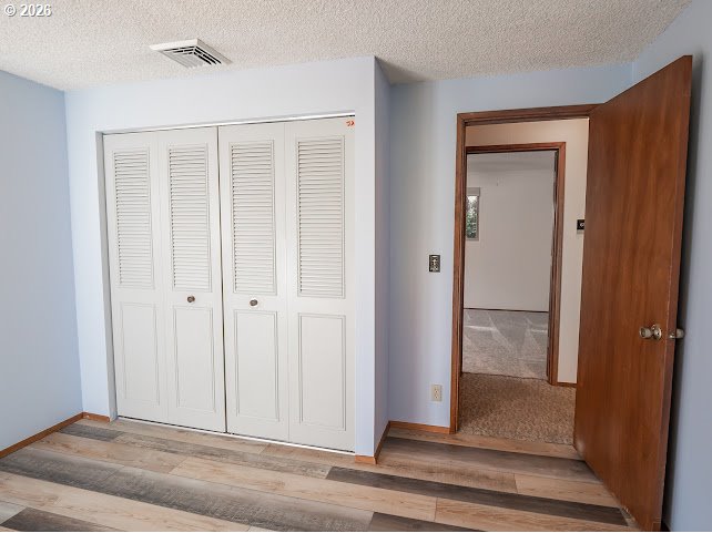 87974 8th Street Veneta, OR 97487 - Photo 35 of 48 a view of a livingroom with wooden floor and closet area