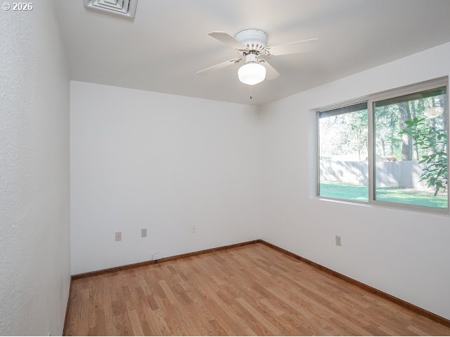 87974 8th Street Veneta, OR 97487 - Photo 40 of 48 an empty room with a window
