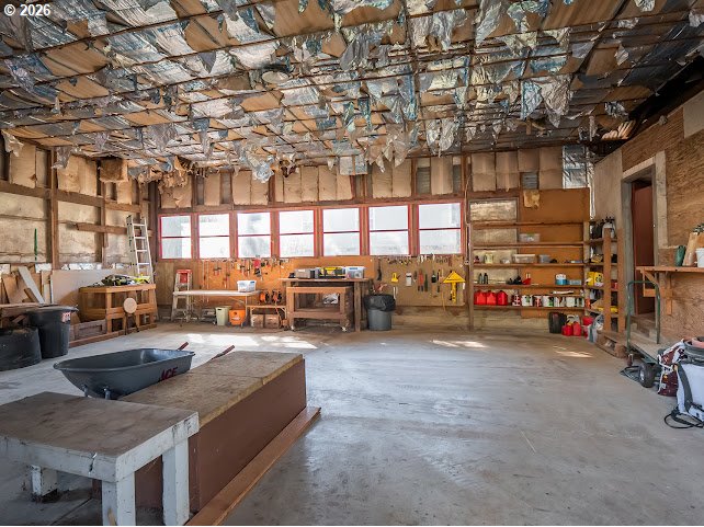 87974 8th Street Veneta, OR 97487 - Photo 47 of 48 a living room with lots of furniture