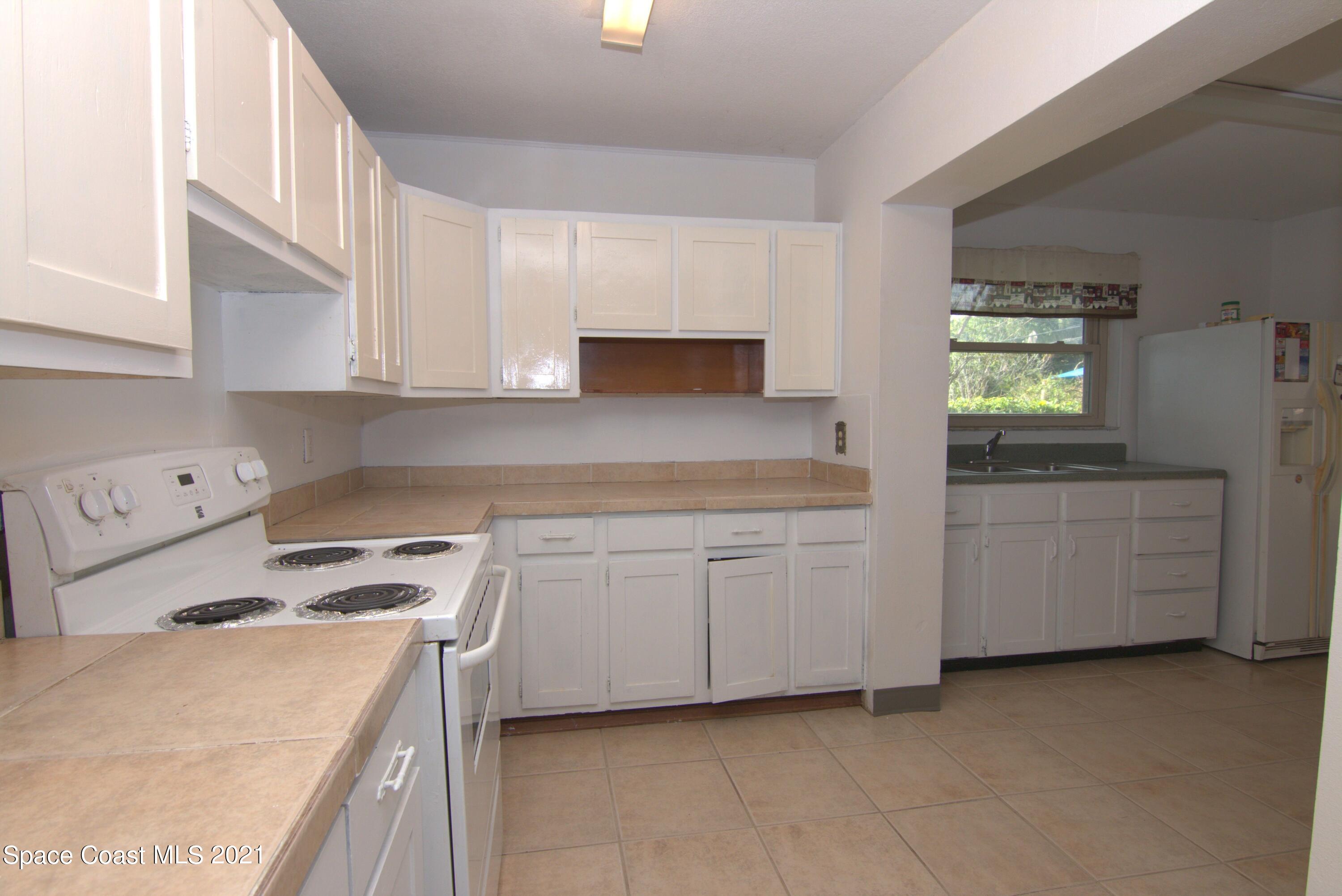 1201 Montclair Road Cocoa, FL 32922 - Photo 5 of 20 Kitchen view