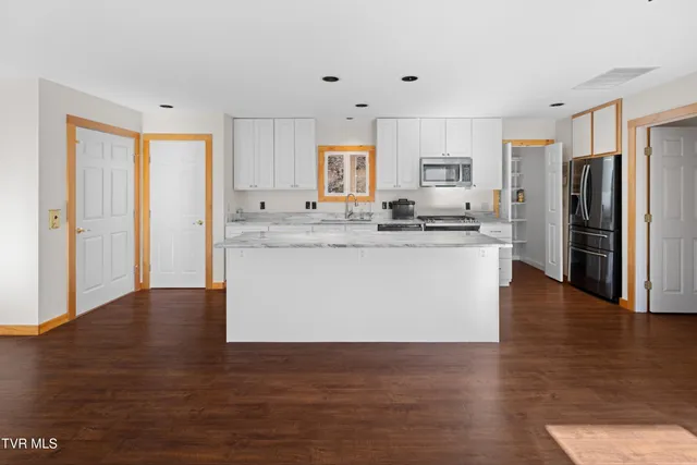 $777,777 | 1231 Vardy Blackwater, Sneedville, TN 37869