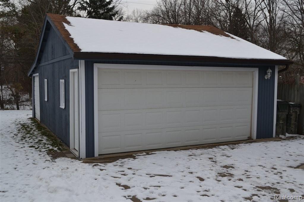 3390 Greenwood Street Rochester, MI 48309 - Photo 4 of 22 Garage