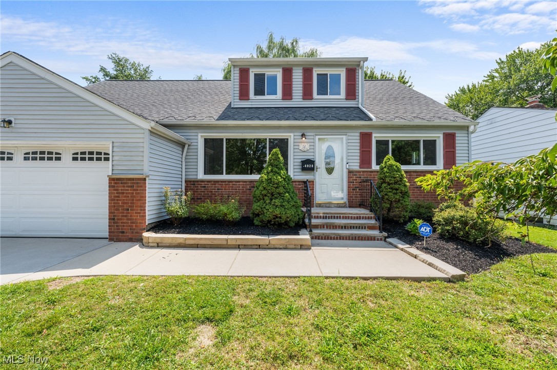 4928 Emmet Road Cleveland, OH 44124 - Photo 1 of 31 Gallery Image 1