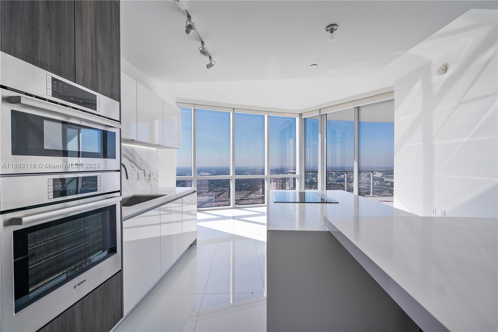 851 Northeast 1st Avenue, Unit 4310 Miami, FL 33132 - Photo 4 of 49