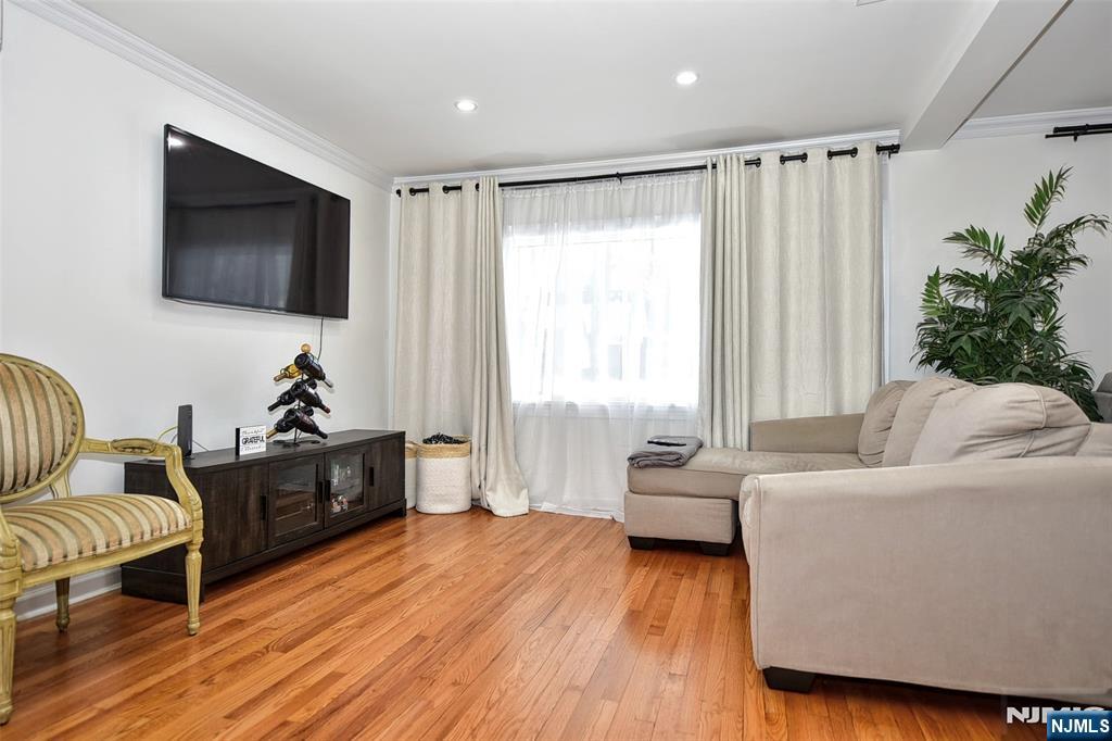 53 Lockwood Drive Waldwick, NJ 07463 - Photo 11 of 26