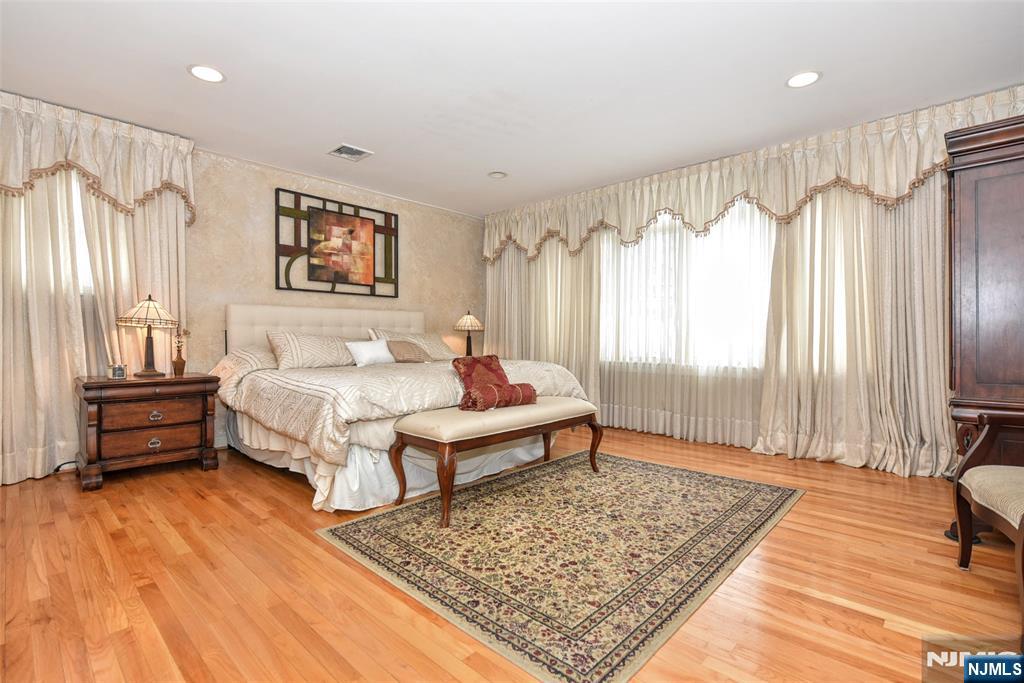 53 Lockwood Drive Waldwick, NJ 07463 - Photo 12 of 26