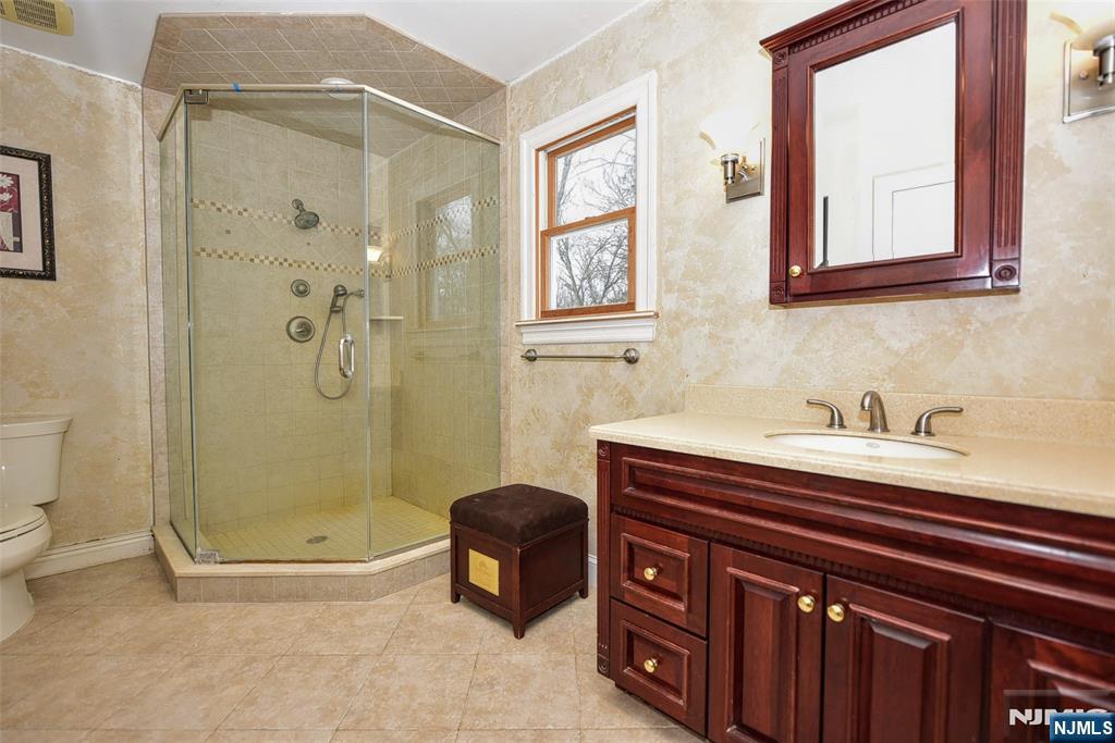 53 Lockwood Drive Waldwick, NJ 07463 - Photo 14 of 26