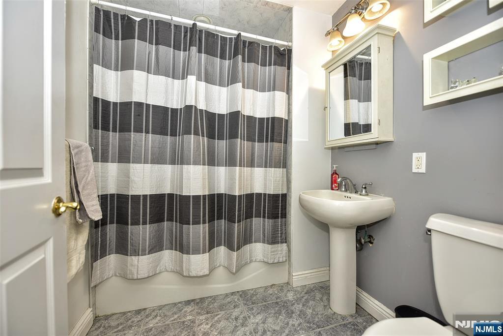 53 Lockwood Drive Waldwick, NJ 07463 - Photo 17 of 26