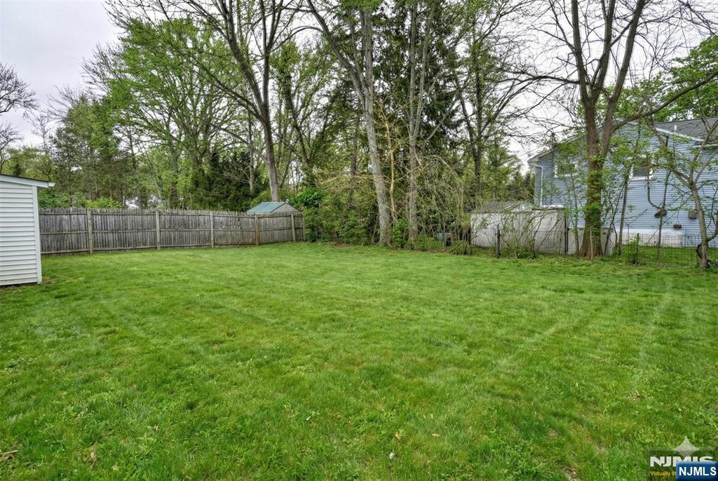 53 Lockwood Drive Waldwick, NJ 07463 - Photo 22 of 26