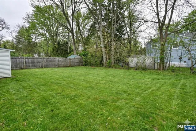 $899,000 | 53 Lockwood Drive, Waldwick, NJ 07463