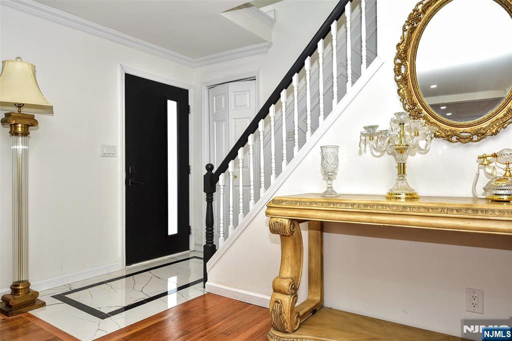 53 Lockwood Drive Waldwick, NJ 07463 - Photo 4 of 26