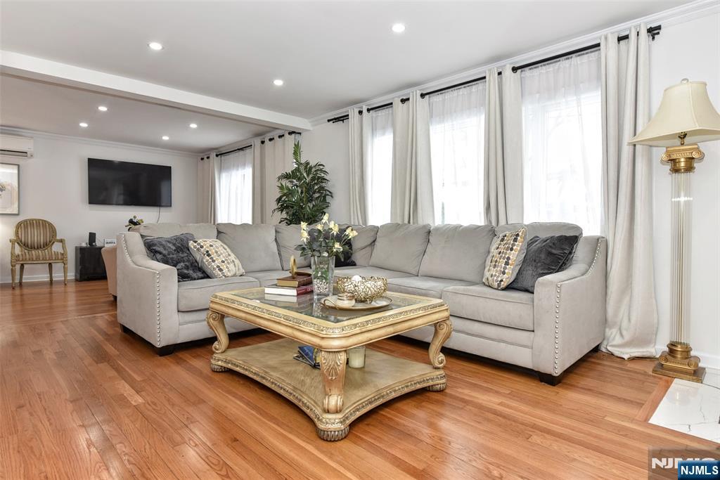 53 Lockwood Drive Waldwick, NJ 07463 - Photo 5 of 26