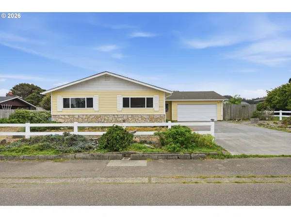 $450,000 | 835 12th Street Southwest, Bandon, OR 97411