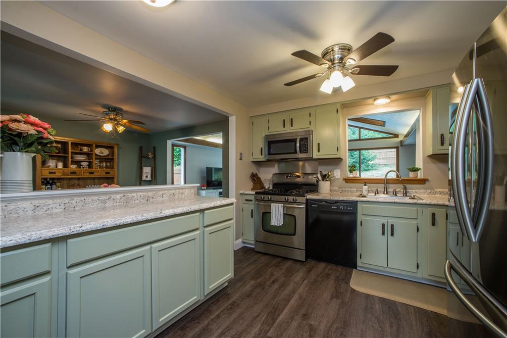 23 Stancey Road Pittsburgh, PA 15220 - Photo 7 of 25 Bright & open, you'll love this kitchen!