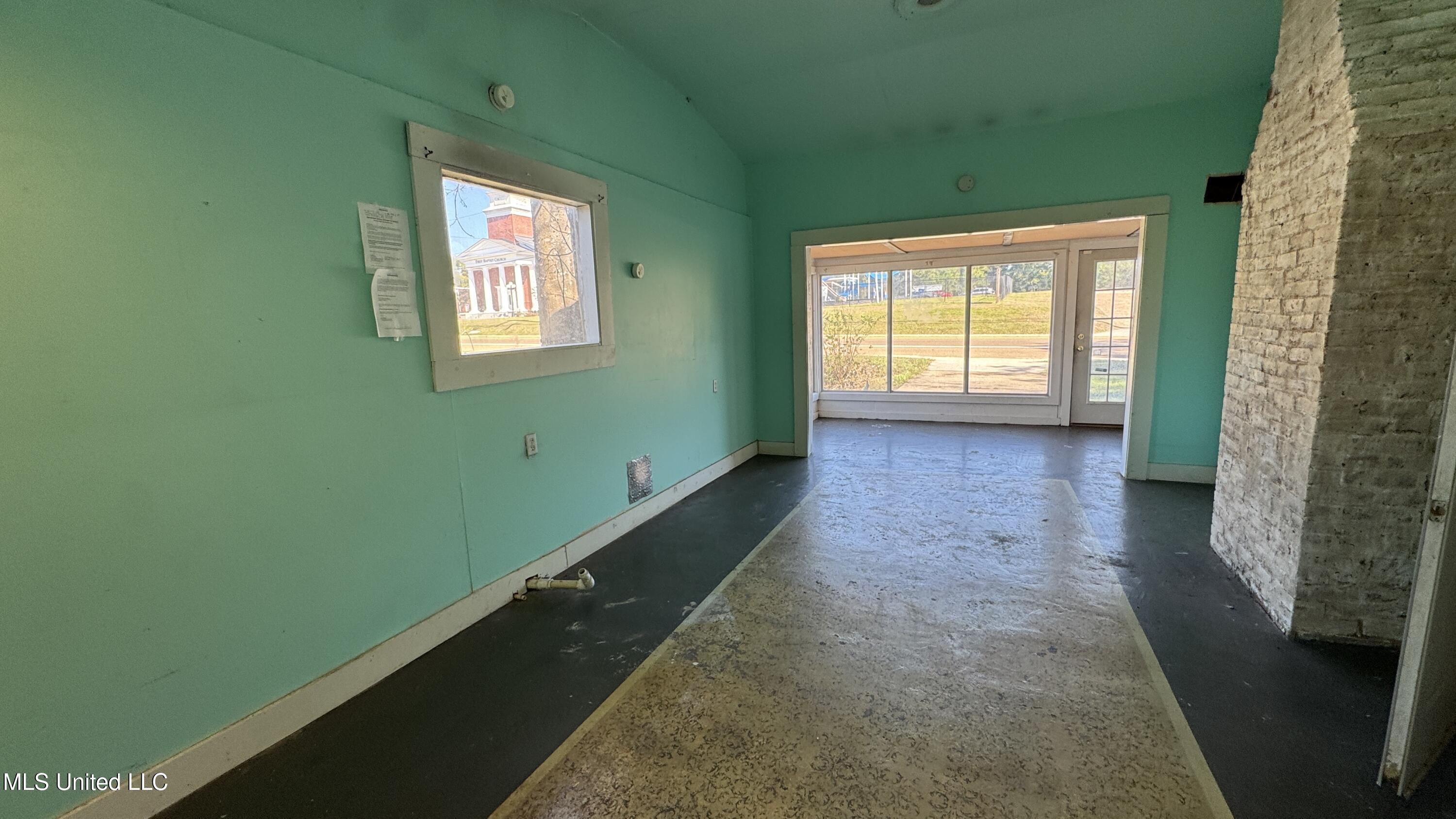 155 Main Street Raleigh, MS 39153 - Photo 9 of 46 IMG_E6349