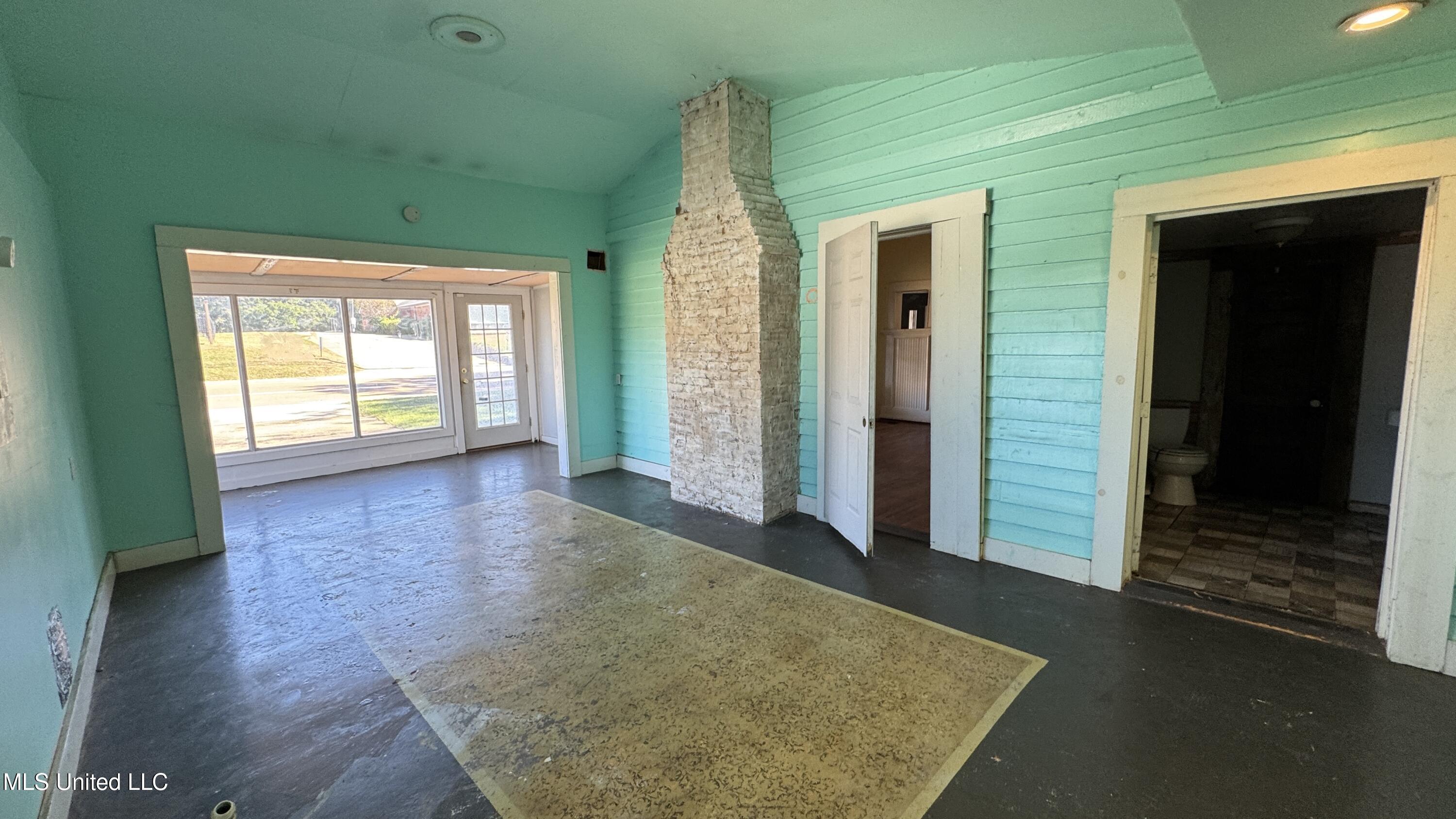 155 Main Street Raleigh, MS 39153 - Photo 10 of 46 IMG_E6350