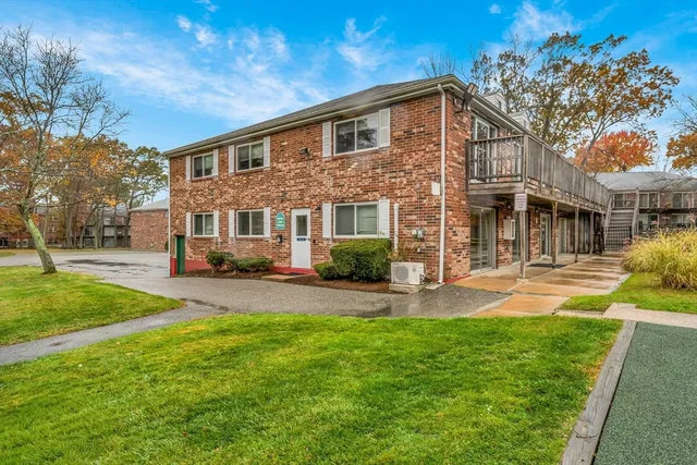 $335,000 | 70 Farrwood Avenue, Unit 7, North Andover, MA 01845