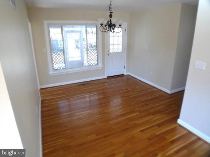 910 Marksworth Road Catonsville, MD 21228 - Photo 2 of 13 Entrance / Foyer
