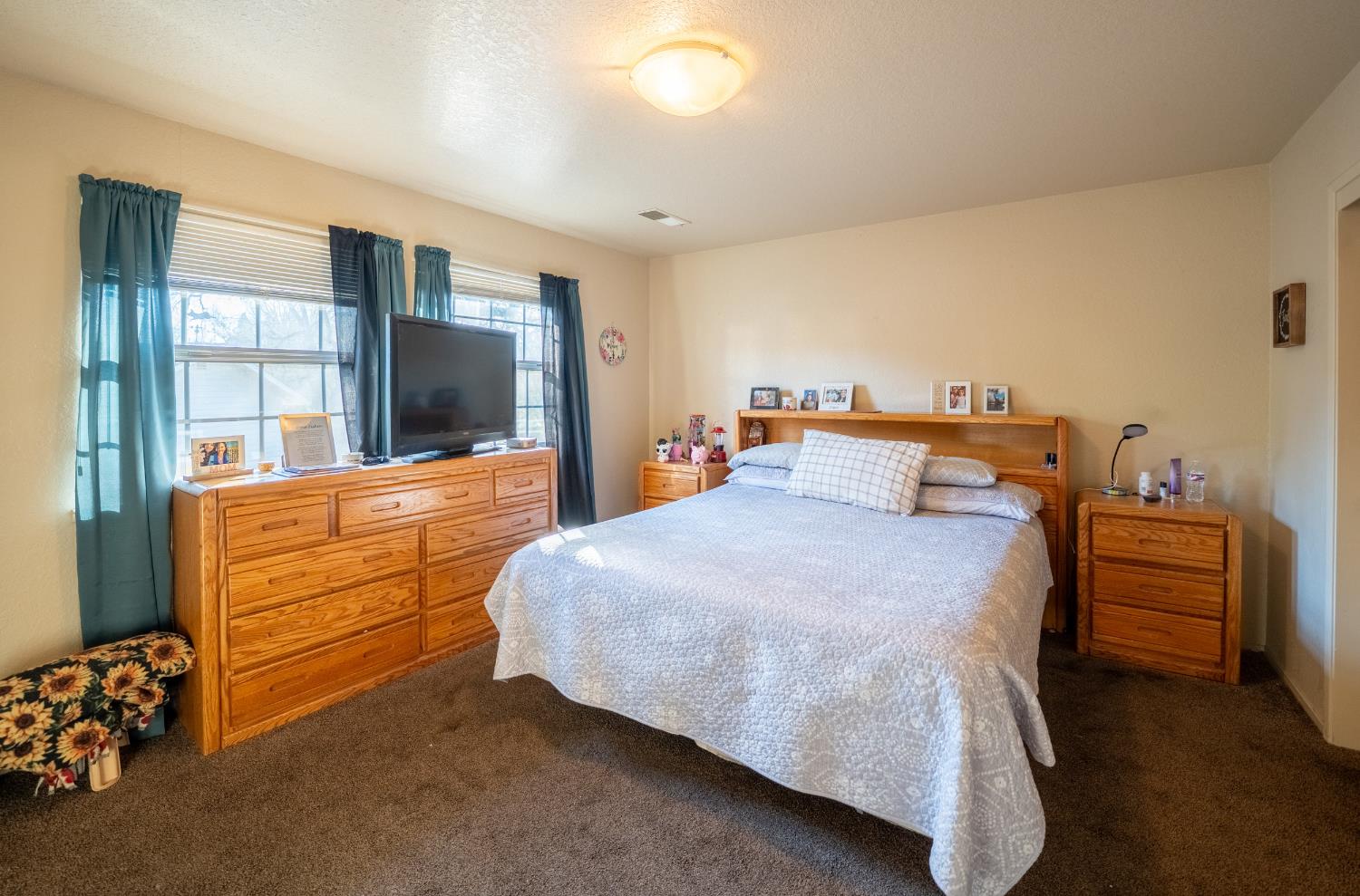 494 Surrey Court Murphys, CA 95247 - Photo 68 of 76 a bed room with a bed and a television