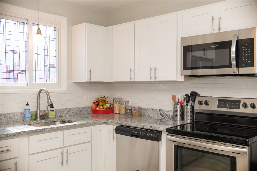 12 Harbourd Road Johnston, RI 02919 - Photo 3 of 16 Gallery Image 3