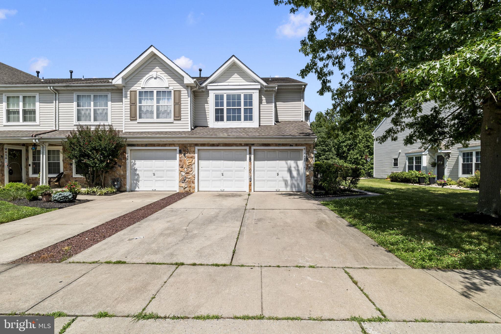 124 Buckingham Way Mount Laurel, NJ 08054 - Photo 2 of 35