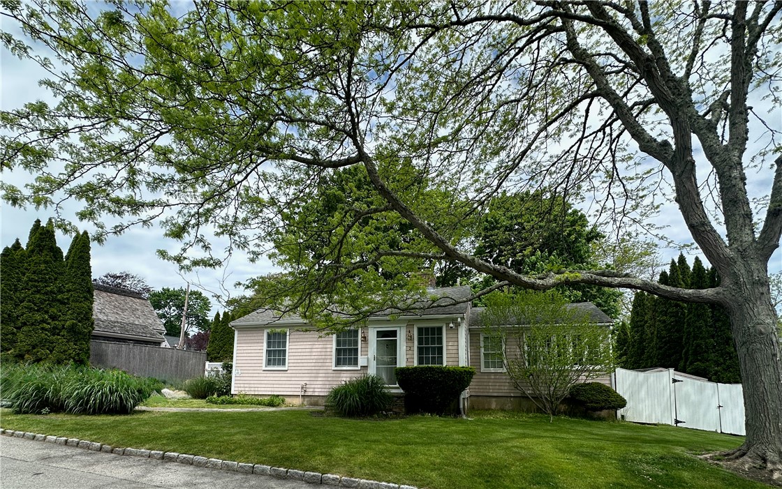 2 Cliff Terrace Newport, RI 02840 - Photo 1 of 18