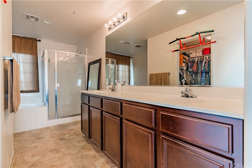 2090 Trinket Circle San Jacinto, CA 92582 - Photo 20 of 43 a bathroom with a sink and a mirror