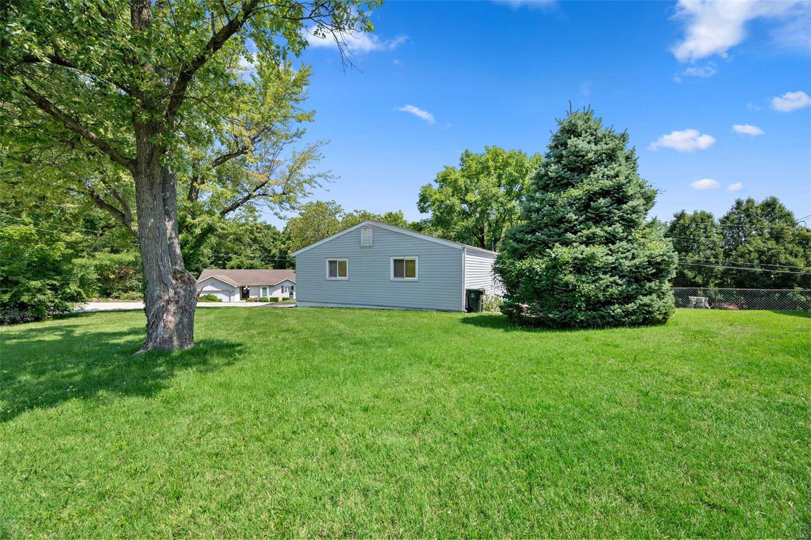 12748 Missouri Bottom Road Hazelwood, MO 63042 - Photo 5 of 25