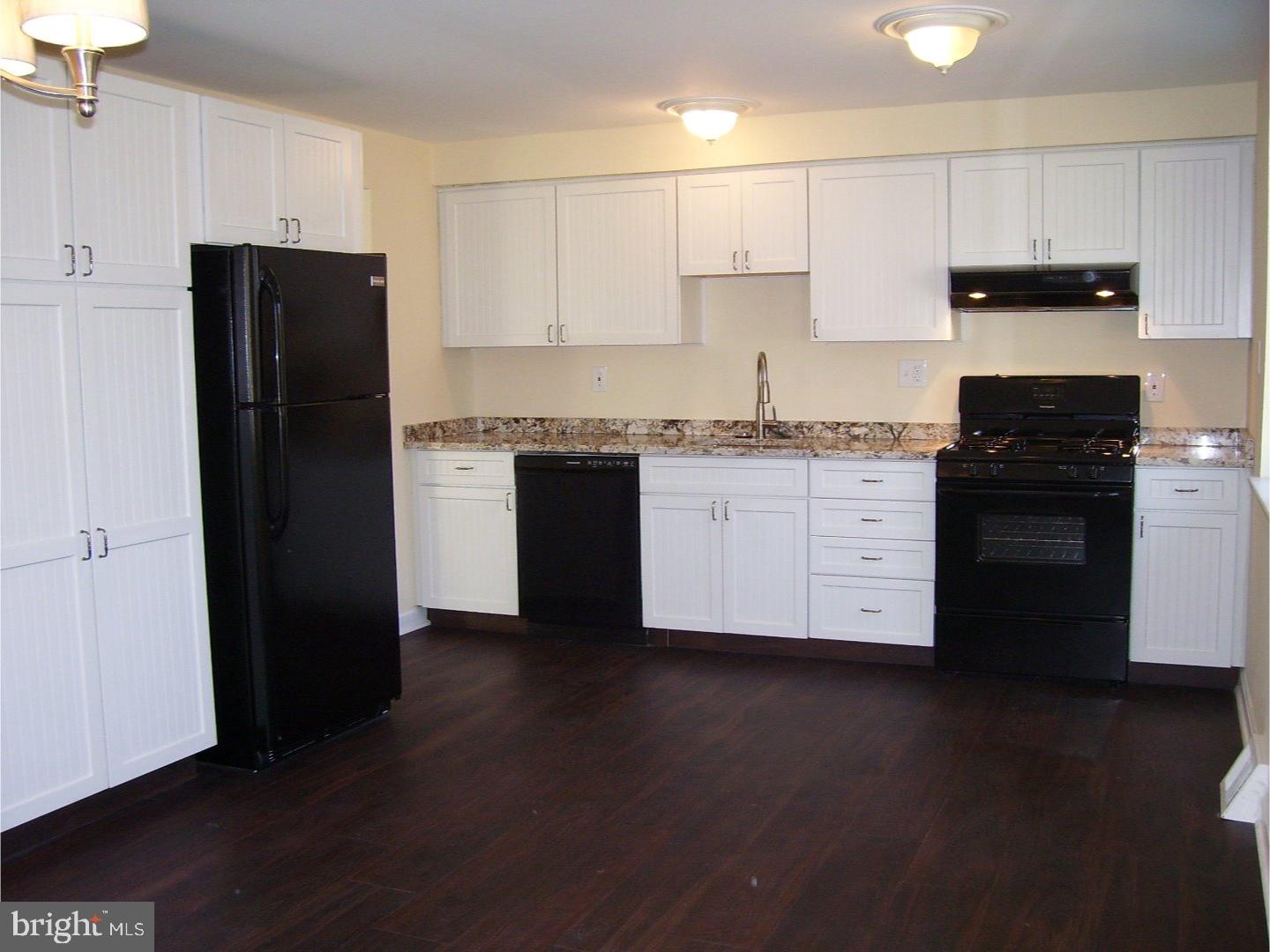 2454 Weir Road Aston, PA 19014 - Photo 3 of 22