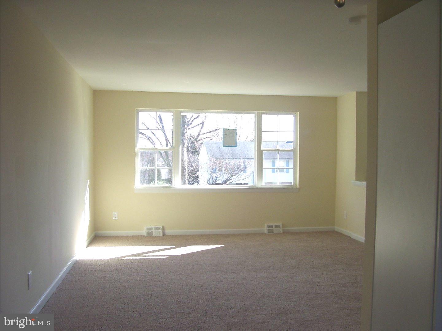 2454 Weir Road Aston, PA 19014 - Photo 4 of 22