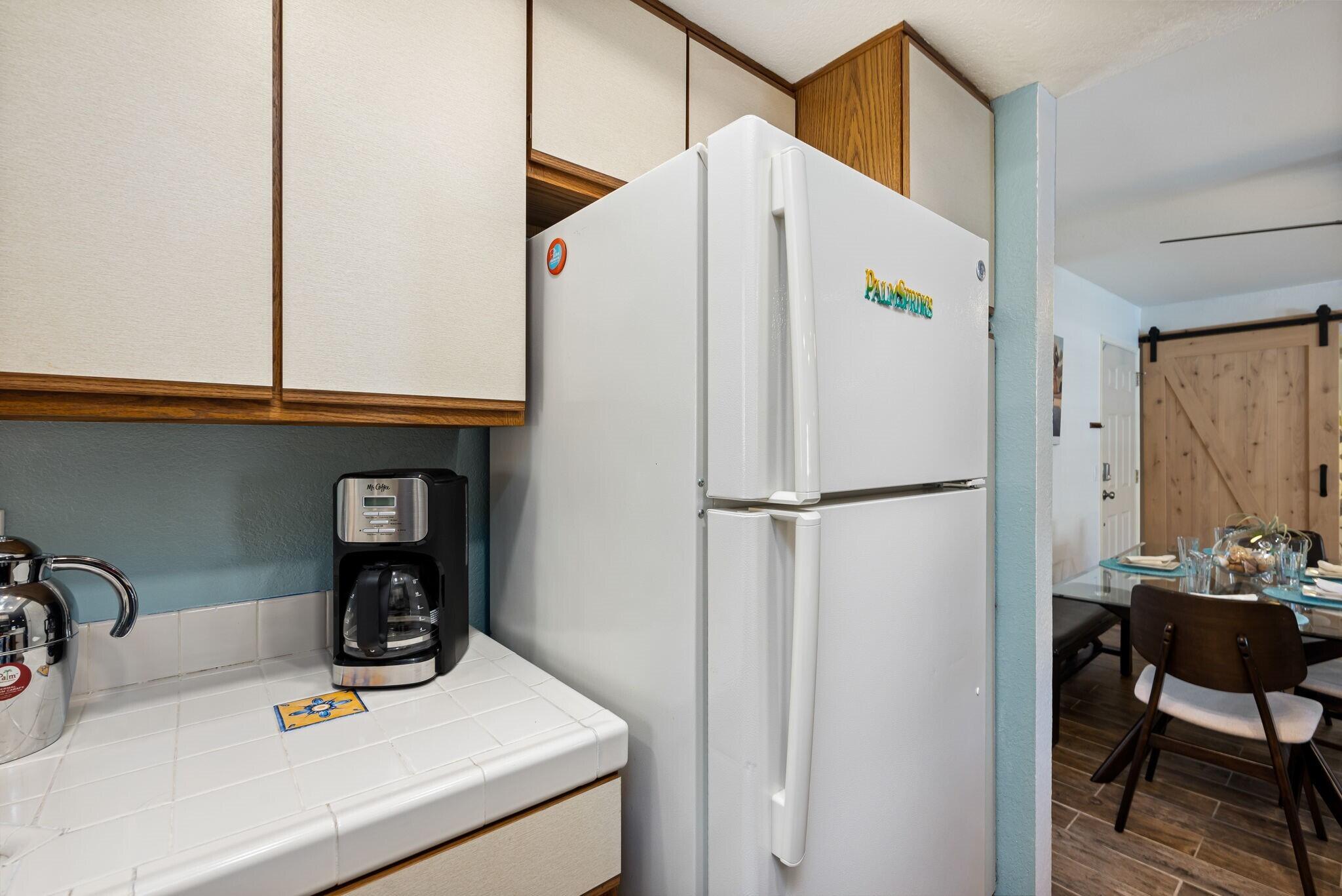 2700 Lawrence Crossley Road, Unit 22 Palm Springs, CA 92264 - Photo 16 of 41 Kitchen 5