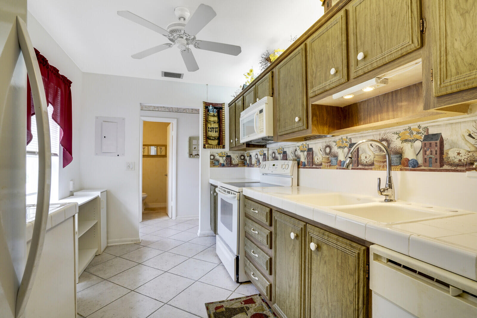 316 Cape Cod Circle, Unit B Lake Worth, FL 33467 - Photo 6 of 38 07_Image_7_mls