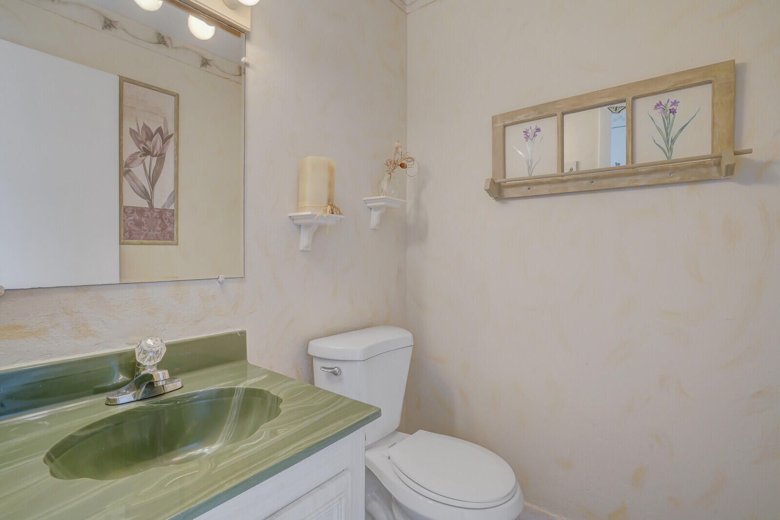 316 Cape Cod Circle, Unit B Lake Worth, FL 33467 - Photo 8 of 38 09_Image_9_mls