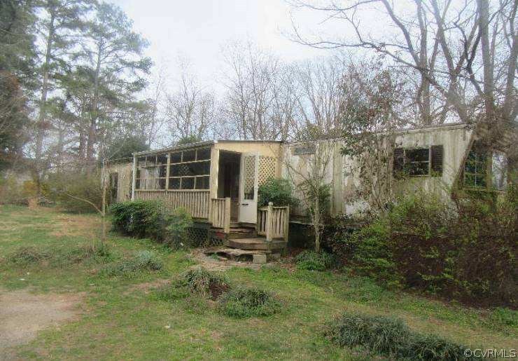 6024 Lockett Road Rice, VA 23966 - Photo 1 of 10 a backyard of a house with lots of green space