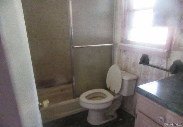 6024 Lockett Road Rice, VA 23966 - Photo 7 of 10 a bathroom with a toilet and a shower