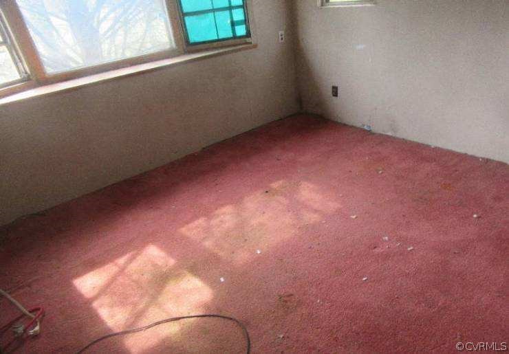6024 Lockett Road Rice, VA 23966 - Photo 9 of 10 an empty room with a window