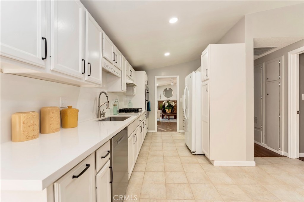 2936 Treefern Drive Duarte, CA 91010 - Photo 7 of 28 Kitchen