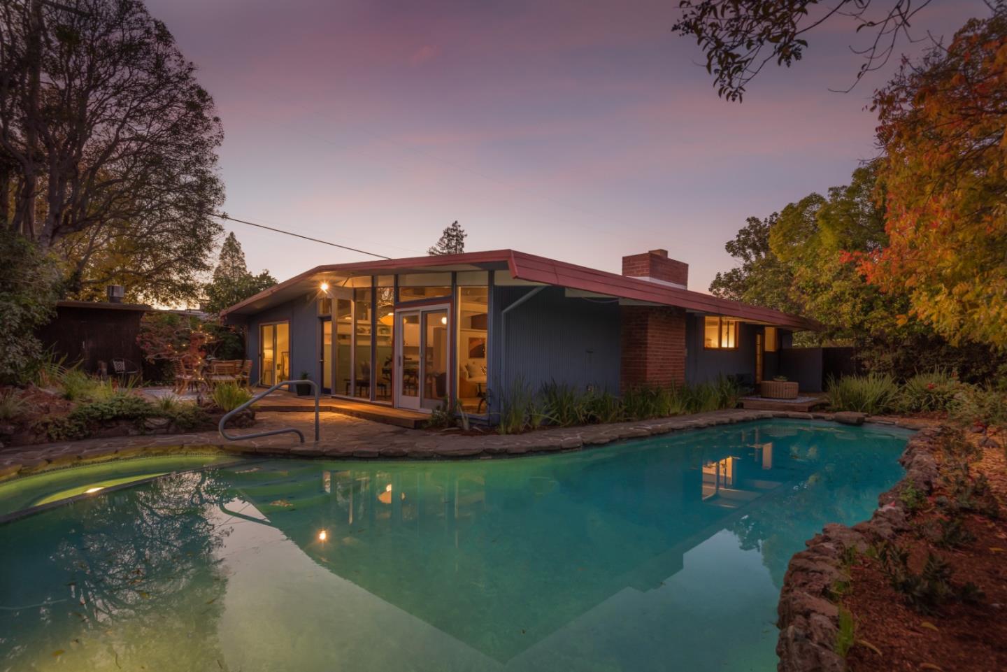 2 Roosevelt Circle Palo Alto, CA 94306 - Photo 42 of 42 a front view of a house with garden