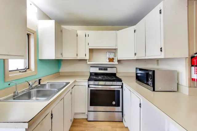 $325,000 | 5303 Victor Street, Downers Grove, IL 60515