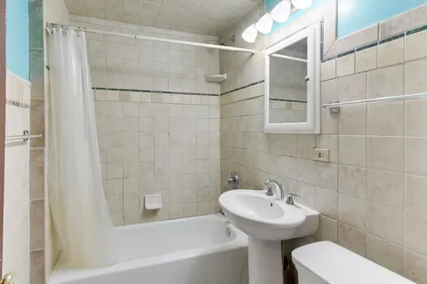 $325,000 | 5303 Victor Street, Downers Grove, IL 60515