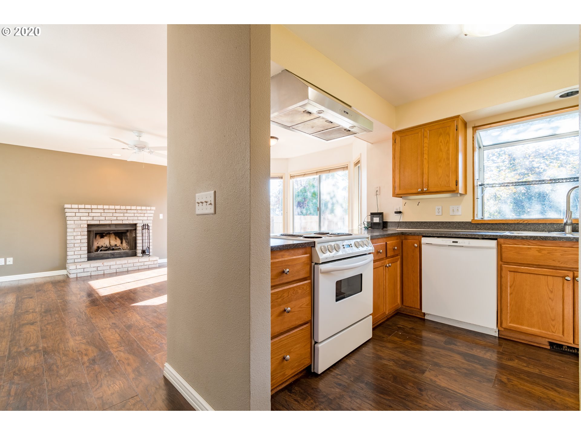 4453 Holly Street Springfield, OR 97478 - Photo 8 of 32