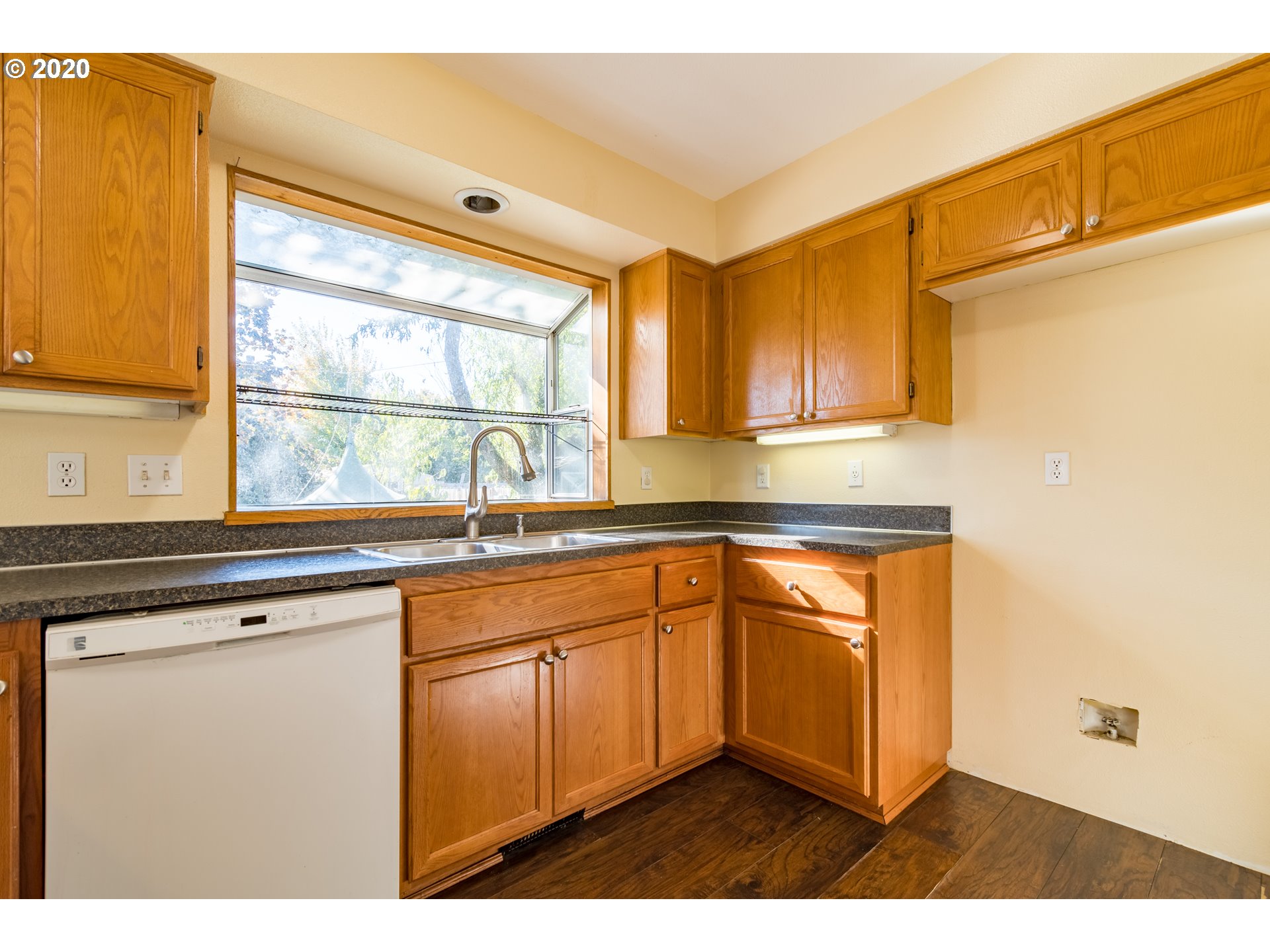 4453 Holly Street Springfield, OR 97478 - Photo 10 of 32