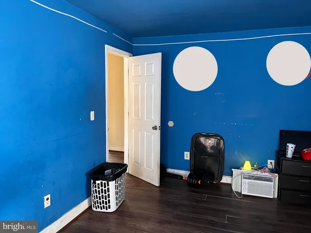 a view of livingroom with furniture and wooden floor