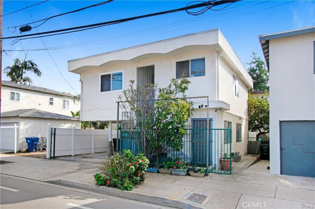 11258 Ohio Avenue Los Angeles, CA 90025 - Photo 19 of 19 a front view of a house with garden