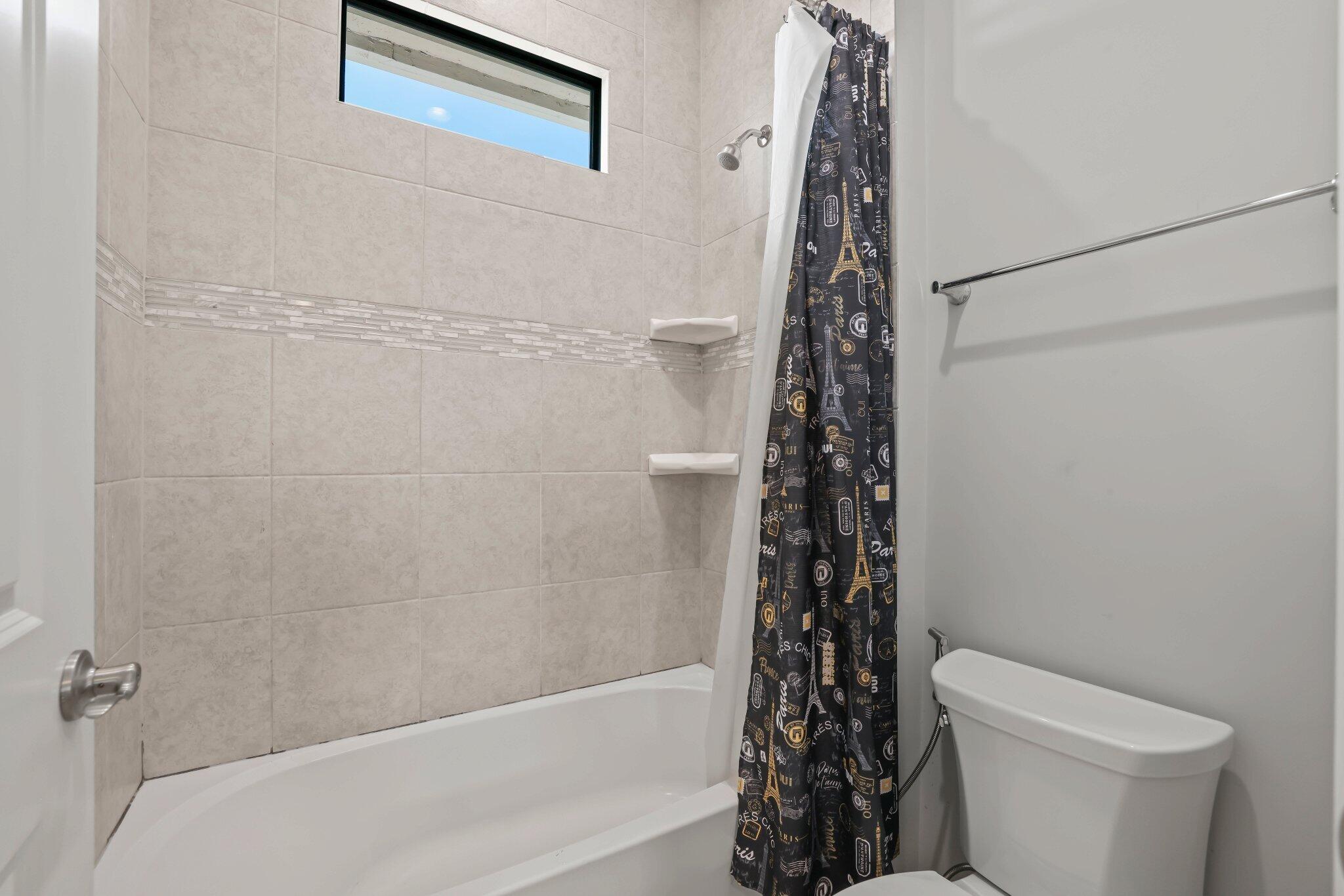 7015 Northwest 27th Avenue Boca Raton, FL 33496 - Photo 50 of 80 Bathroom 4 - Jack n Jill